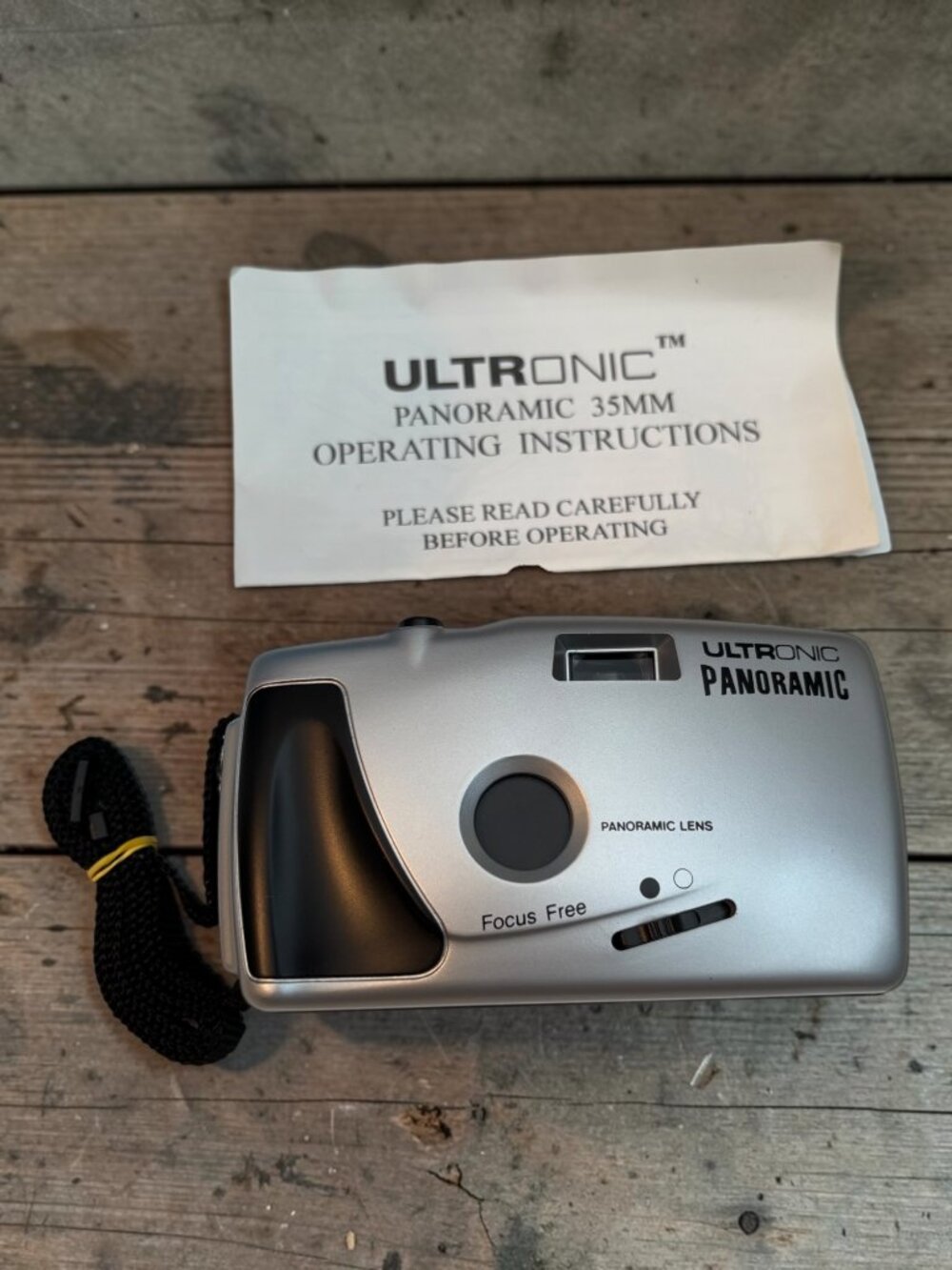 Ultronic Panoramic 35mm Focus-Free Film Camera With Instruction Manual new